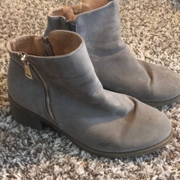 🎉3/$25 Beston Grey Booties size 9 - Picture 4 of 5
